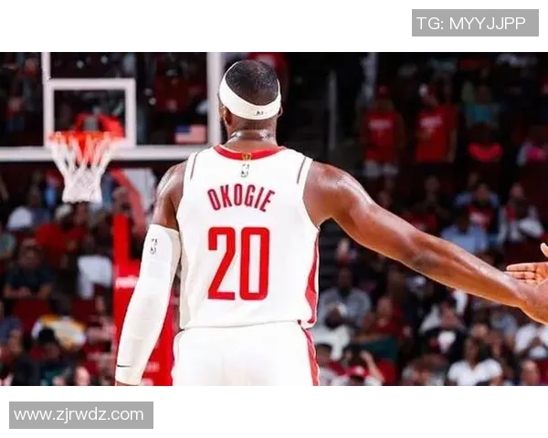 休斯敦火箭与猛龙在日本赛场激烈对决球迷热情高涨